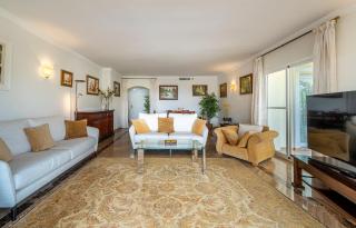 Awesome 3 Br Apart. w/ 4 Terraces, Pool & Parking - Marbella - 2