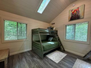 Family Glamping Cabin-Bed and Bear at Valley Bear Farms Resort - 1