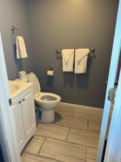 12 Ashworth Ave suites - Hampton - 9