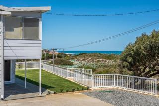 Seaclusion Cottage - Modern renovated beach house - Guilderton - 9