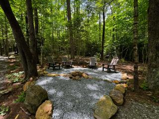 Family Glamping Cabin-Can't Bear to Leave at Valley Bear Farms Resort - 7