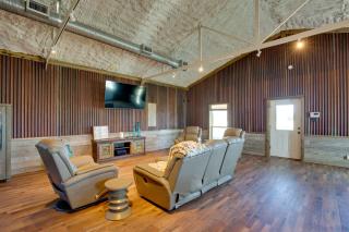 On Spacious Ranch Quiet Kaufman Studio Cabin! - Kaufman - 0