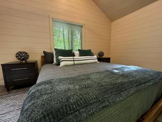 Couples Glamping Cabin-Bearly Behaving at Valley Bear Farms Resort - 1
