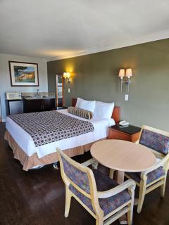 Fullerton Inn - 2