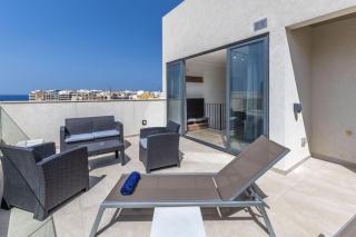 Penthouse Just Steps Away From the Sea in Sliema - Sliema - 9