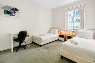 Spacious Living and Grand Views in Southbank - 3