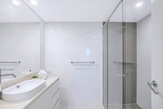 City Meets Coast - Modern Resort Haven by the Beach - Gold Coast - 1