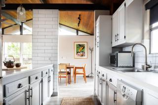 Hollywood Hideaway - 5