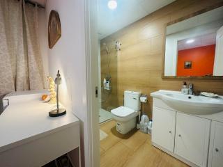 Mirador 2 del Mercado Central - habitacion con baño privado en el centro de la Ciudad Vella - 1