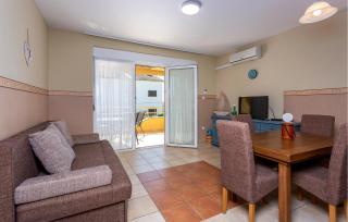 1 Bedroom Cozy Apartment In Dramalj - Dramalj - 8