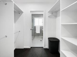 Coastline Cove - Modern Townhome Oasis - 1