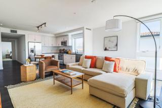 Luxurious 2Bed 2Bath Apartment at Formosa - 6