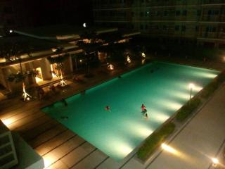 George 2BR Netflix Pool Wi-Fi Trees Residences QC - Manila - 7