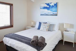 A Stones Throw at Mollymook Beach - 6