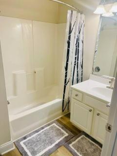 Amazing and Breathtaking One Bedroom Downtown apt - 4