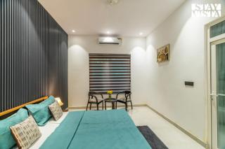 StayVista at Cloudberry Estate - Pet Freindly Villa with Private Outdoor Pool & Lawn - Faridabad - 2