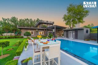 StayVista at Cloudberry Estate - Pet Freindly Villa with Private Outdoor Pool & Lawn - Faridabad - 0