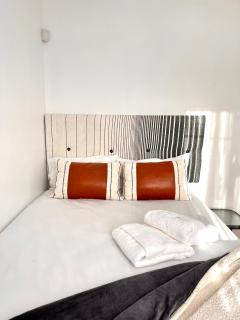 3 Bedroom Family Home with Pool - Cape Town - 8