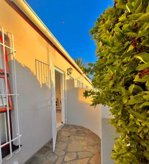 3 Bedroom Family Home with Pool - Cape Town - 4
