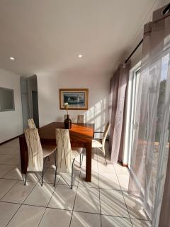 3 Bedroom Family Home with Pool - Cape Town - 2