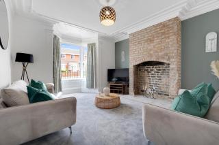 NEW! Stunning 4 Bedroom Home in South Shields by Stay With Us, Perfect for Families & Contractors!, FREE Parking! - Westoe - 0