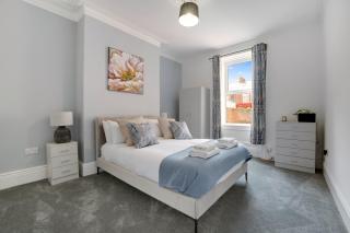NEW! Stunning 4 Bedroom Home in South Shields by Stay With Us, Perfect for Families & Contractors!, FREE Parking! - Westoe - 9