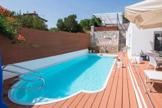 White-Blue Luxury Villa 1 - 0