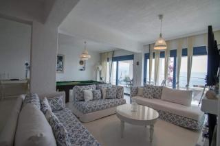 White-Blue Luxury Villa 1 - 9