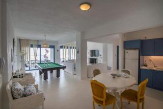 White-Blue Luxury Villa 1 - 3