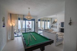 White-Blue Luxury Villa 1 - 2