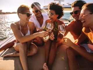 VACATION MARBELLA I Beachfront Quiet Apt with Private Beach Access, A minute walk from Puerto Banus Marina, 24-7 security and Parking - Marbella - 7