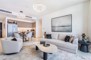 Downtown Luxury 2 Bed Apartment - Dubai - 8