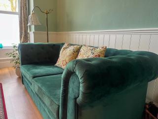 Classically Designed One Bedroom Flat with Parking - Southend-on-Sea - 6