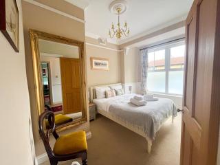 Classically Designed One Bedroom Flat with Parking - Southend-on-Sea - 5
