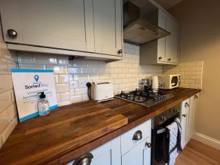 Classically Designed One Bedroom Flat with Parking - Southend-on-Sea - 9