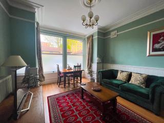 Classically Designed One Bedroom Flat with Parking - Southend-on-Sea - 8