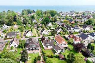 Moderne 1 Zimmer Ferienwohnung mit Sonnenterrasse und Parkplatz, in ruhiger Lage, nur wenige Gehminuten zum Ostsee Sandstrand - 2