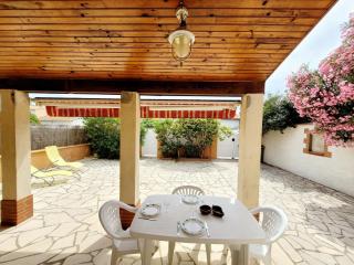 Charmante villa T3 avec terrasse à 500m de la plage, parfait pour 4 personnes - FR-1-794-131 - 9
