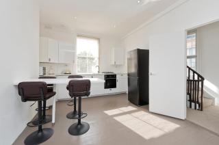 Superb Contemporary Apartment - 4