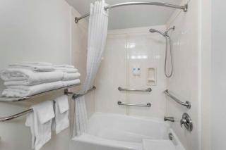 Comfort Suites - Tulare - 1