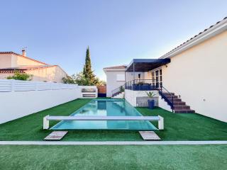 Grande maison moderne avec piscine 10 personnes - Trouillas - 1