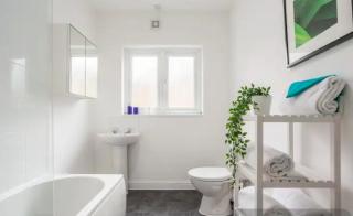 Large Studio Apartment with Sofabed - Southend-on-Sea - 2