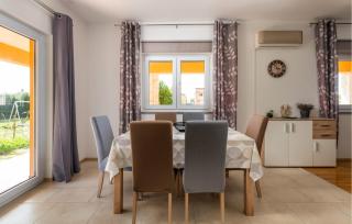 Gorgeous Home In Valbandon With Wifi - Valbandon - 6