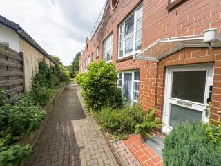 ImmoStay G#1 Ferienhaus - Parken & WiFi, 2 Balkone und 2 Bäder,4K - 5