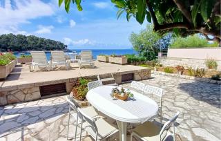 Pet Friendly Home In Blato With Kitchen - Blato - 3