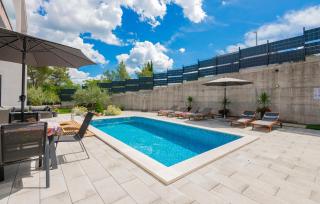 Gorgeous Home In Vrgorac With Wifi - Vrgorac - 1