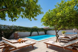 Sunshine Holiday Home - 9