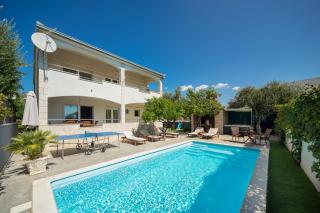 Sunshine Holiday Home - 3