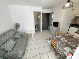 Charmant T2 en Pinède avec parking, véranda et terrasse, à 900m de la plage, idéal pour 4 personnes - FR-1-607-41 - Cap d'Agde - 0