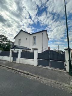 Luxueuse Villa Neuve avec Jardin - 0